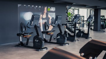 Cardiobereich mit Sitzergometern in einem EASYFITNESS Lifestyle & Sport Studio