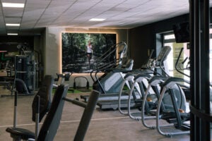 Cardiobereich im EASYFITNESS Smart Gym Hohenhameln mit Laufbändern und Crosstrainern